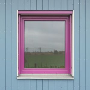 violett Fenster 270
